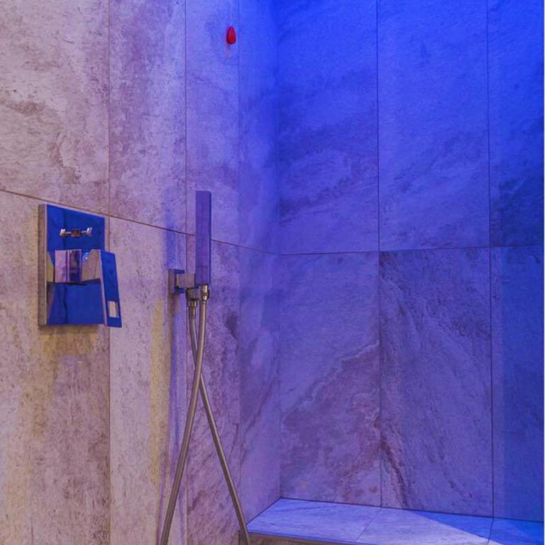 La Villa Como - Double Room with Private Bathroom - 23