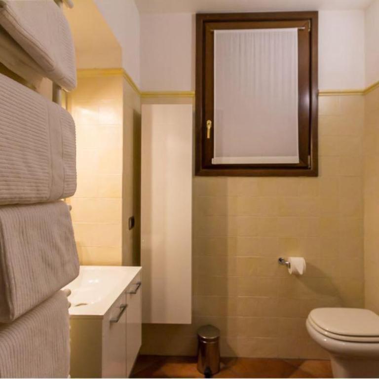 La Villa Como - Double Room with Private Bathroom - 11