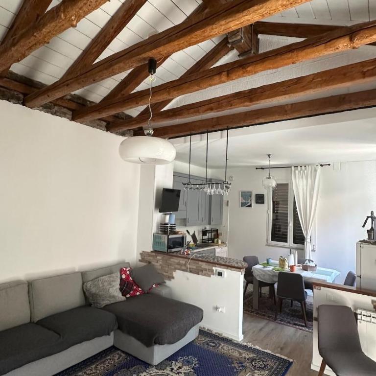 Casa indipendente con giardino privato e posto macchina gratuito - Casa con 2 Camere da Letto - 1