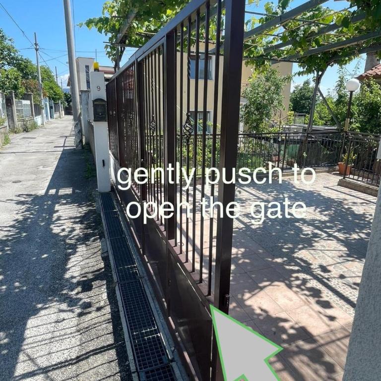 Casa indipendente con giardino privato e posto macchina gratuito - Casa con 2 Camere da Letto - 24