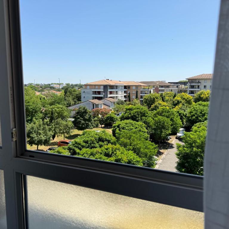 Calme & spacieux - 6 pers, parking privé, métro 5min direct centre-ville, checkIn autonome, wifi- idéal sejour pro, touristique, entre amis ou famille - Three-Bedroom Apartment - 15