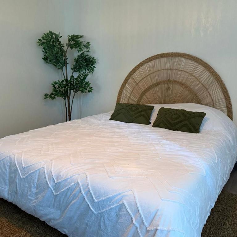 Calme & spacieux - 6 pers, parking privé, métro 5min direct centre-ville, checkIn autonome, wifi- idéal sejour pro, touristique, entre amis ou famille - Three-Bedroom Apartment - 10