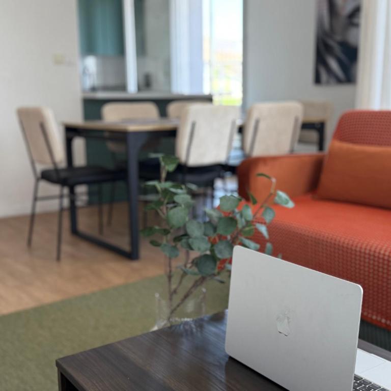 Calme & spacieux - 6 pers, parking privé, métro 5min direct centre-ville, checkIn autonome, wifi- idéal sejour pro, touristique, entre amis ou famille - Three-Bedroom Apartment - 4