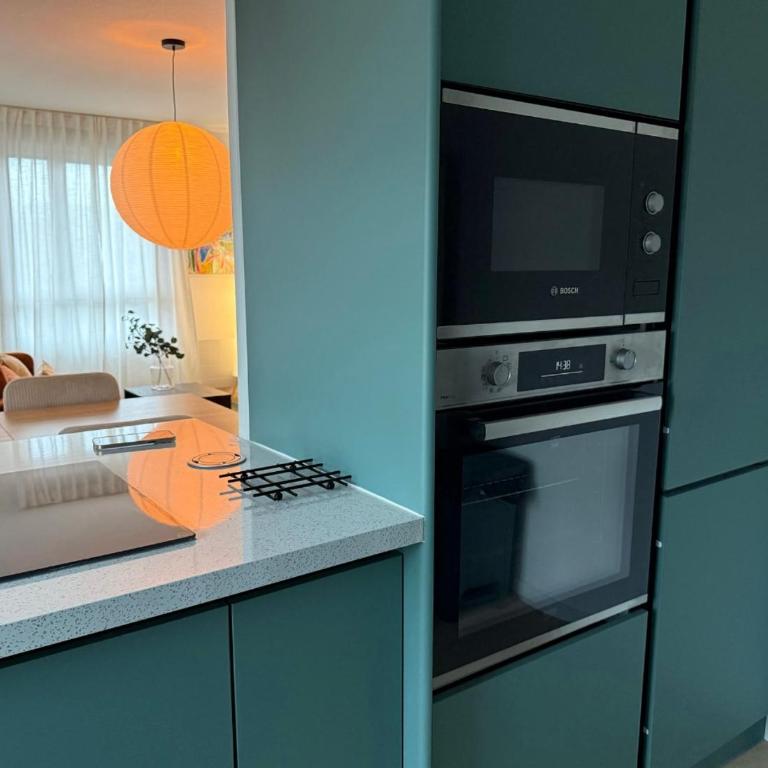 Calme & spacieux - 6 pers, parking privé, métro 5min direct centre-ville, checkIn autonome, wifi- idéal sejour pro, touristique, entre amis ou famille - Three-Bedroom Apartment - 7