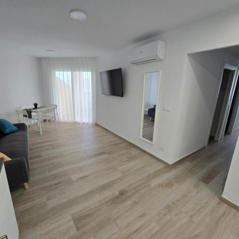 Apartamentos Maysan - Apartamento en el ático con vistas al mar - 4