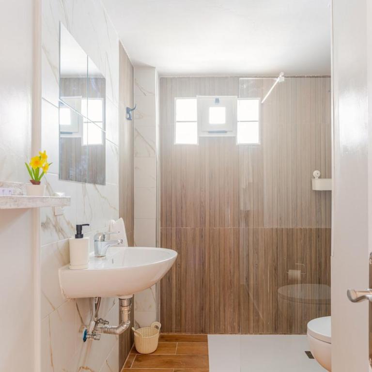 Amanecer Breia Apartment - Two-Bedroom Apartment - 23
