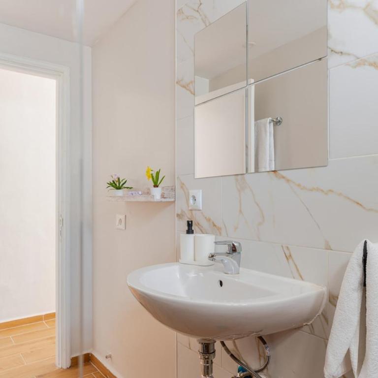 Amanecer Breia Apartment - Two-Bedroom Apartment - 26