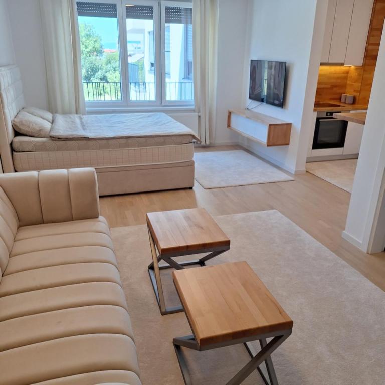 Sunset Dream Apartment -- 2 minutes from the Airport - Apartman sa 1 Spavaćom Sobom - 2
