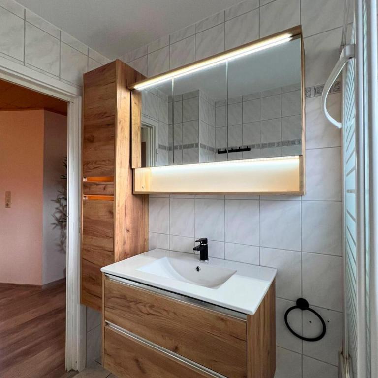 Geräumige Wohnung mit Balkon - Zentral - Kostenloses Parken - Apartment mit 3 Schlafzimmern - 19