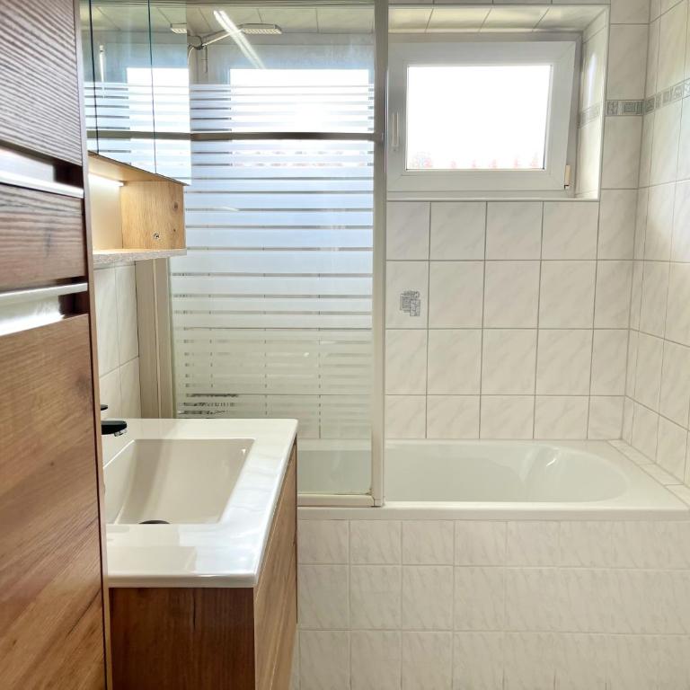 Geräumige Wohnung mit Balkon - Zentral - Kostenloses Parken - Apartment mit 3 Schlafzimmern - 18