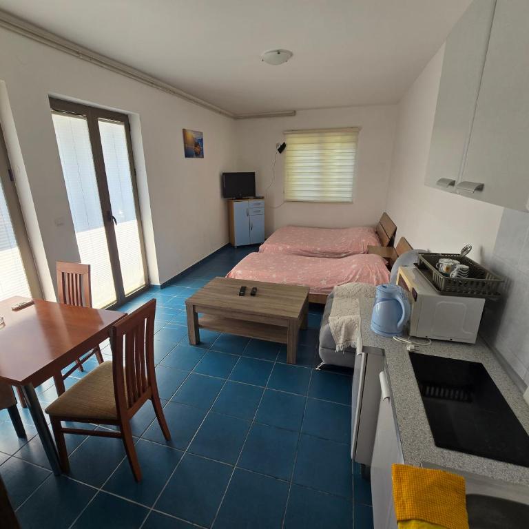 Villa Relax Apartments - Trokrevetna Soba sa Kupatilom - 1