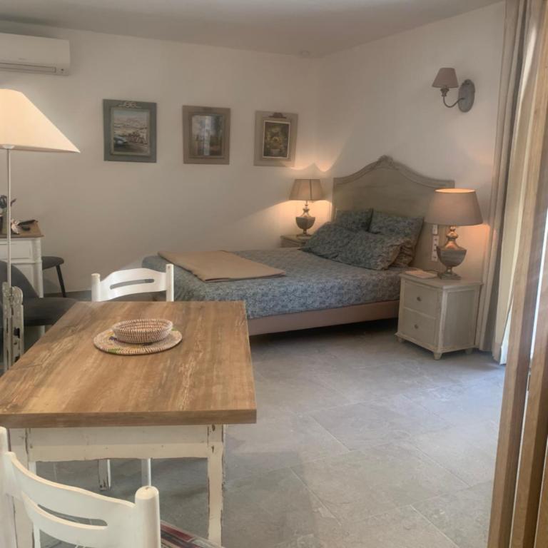 Villa la quietude - Chambre Double avec Salle de Bains Privative - 9