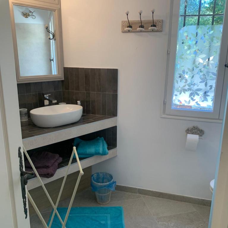 Villa la quietude - Chambre Double avec Salle de Bains Privative - 11