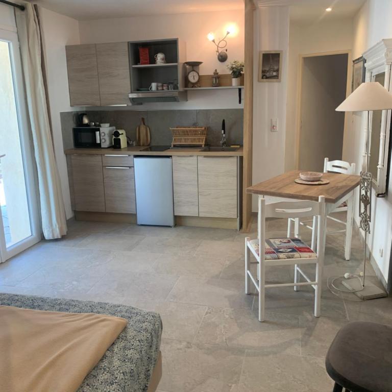 Villa la quietude - Chambre Double avec Salle de Bains Privative - 12