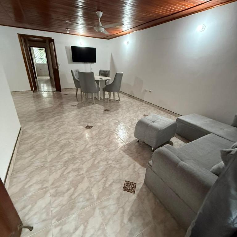 Apartamento Comodo En Riascos - Apartamento de 3 dormitorios - 1