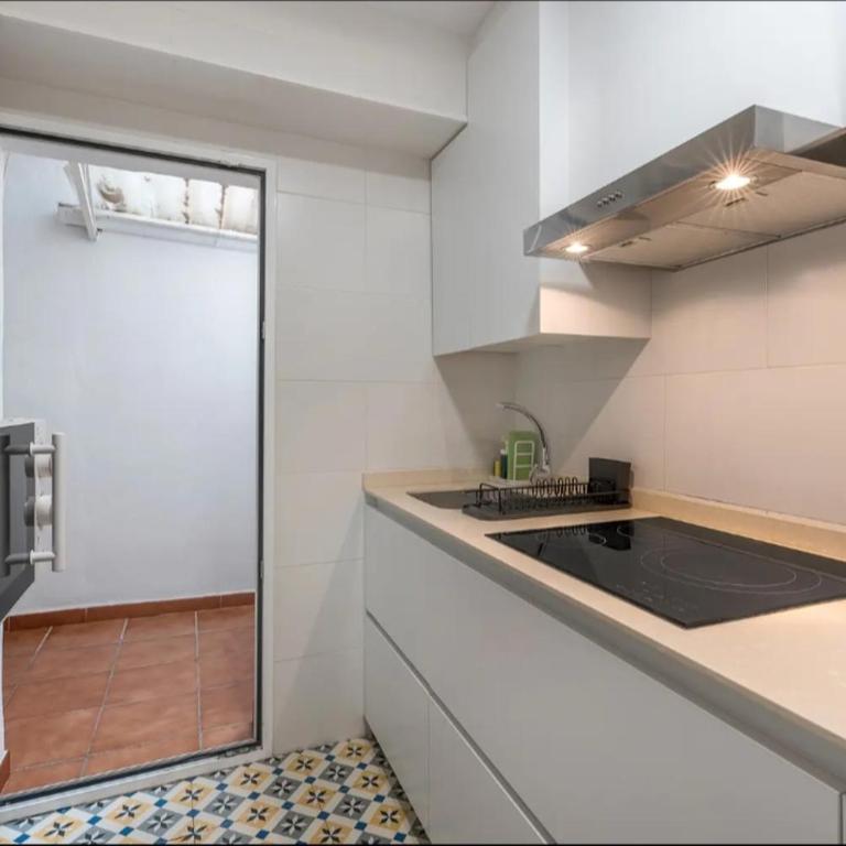 Apartamento céntrico en Granada con garaje gratis. - Two-Bedroom Apartment - 15