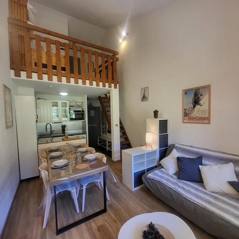 Duplex 3 pièces avec mezzanine, parking et balcon exposé sud sur les pistes - FR-1-266-64 - Appartement (6 Adultes) - 1