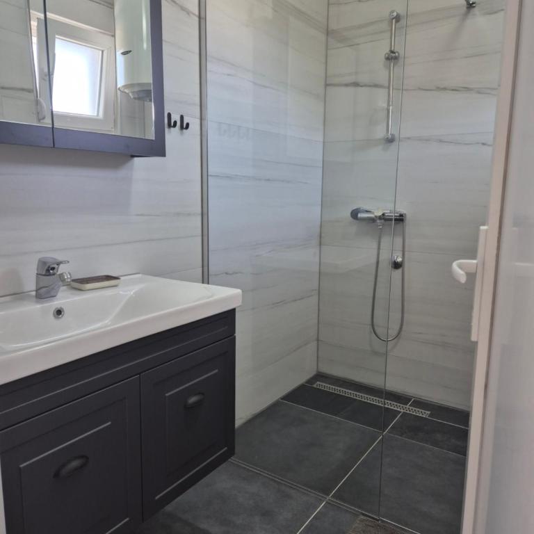 Apartments Nuro - Apartman sa 2 Spavaće Sobe i Terasom - 10