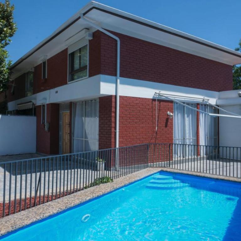 Casa Mall Alto las Condes, Para 8 o 10 personas, Excelente conectividad - Casa de 5 dormitorios - 5