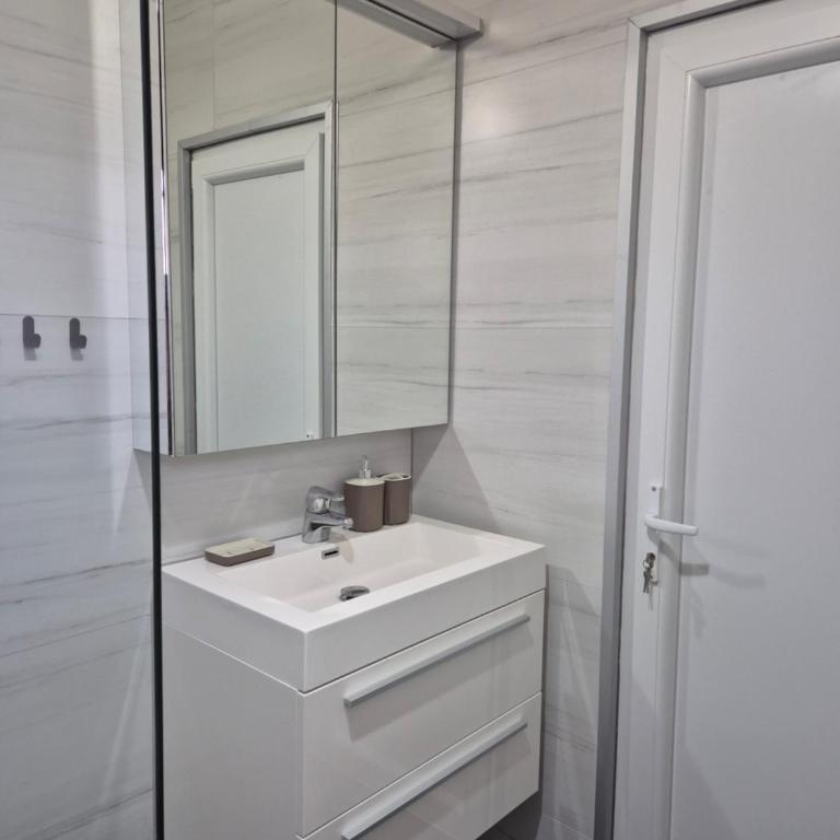Apartments Nuro - Apartman sa 2 Spavaće Sobe i Terasom - 23