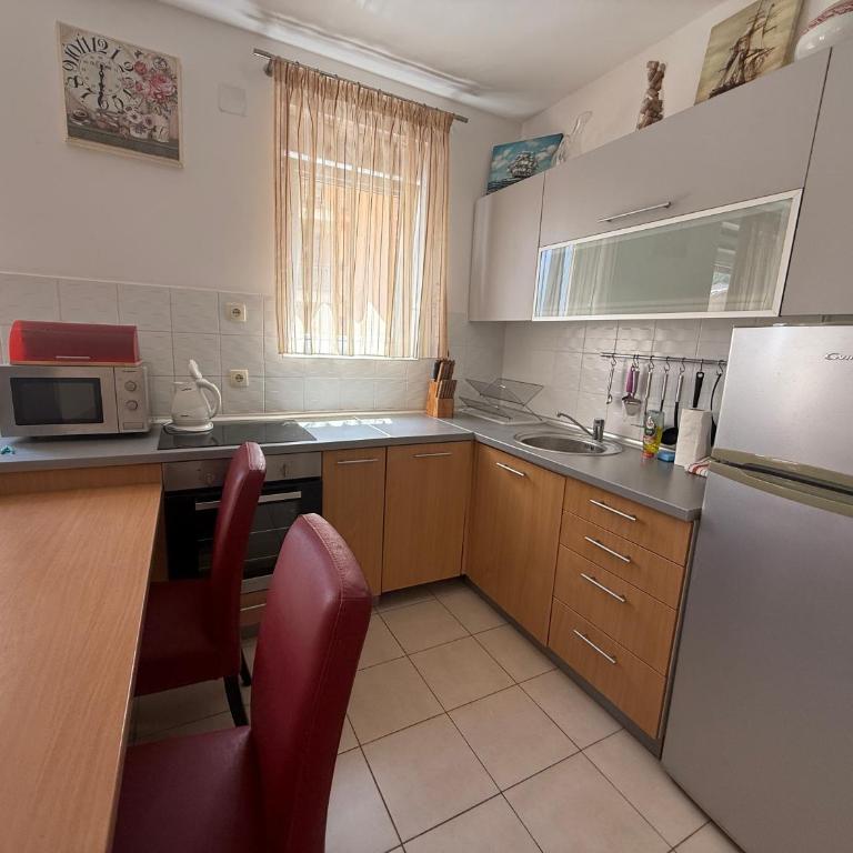 Breeze Apartment with pool - Two-Bedroom Apartment - 6