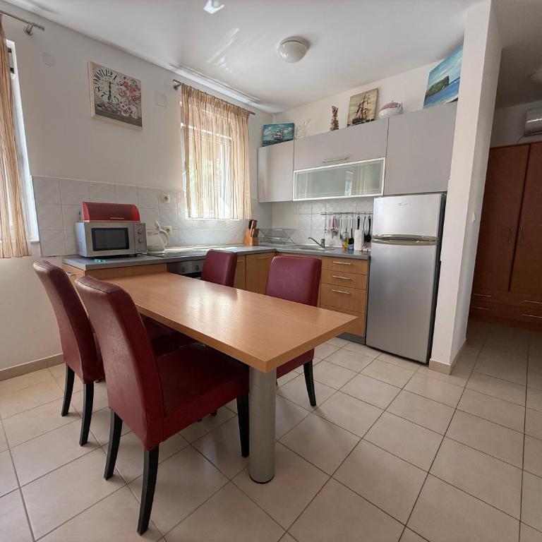 Breeze Apartment with pool - Two-Bedroom Apartment - 2