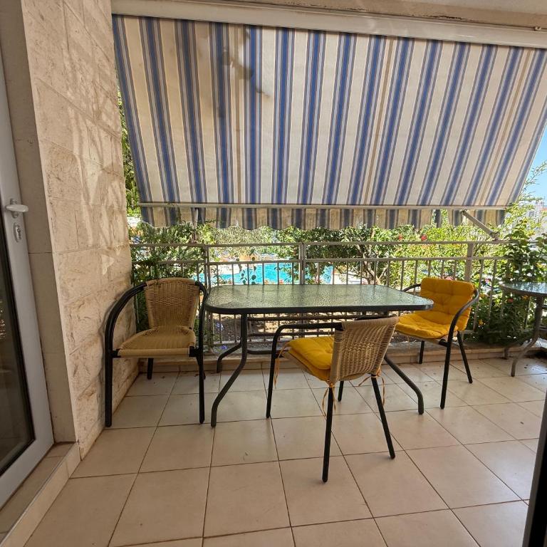 Breeze Apartment with pool - Two-Bedroom Apartment - 4