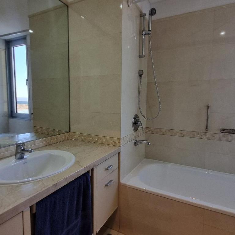 Le Parc con vista a Uruguay y Cochera - Apartamento con vistas al lago - 15