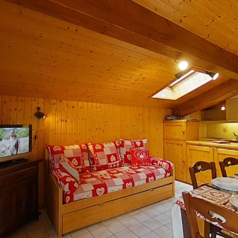 Appartement ensoleillé 2 étoiles, 6 couchages, proche pistes, balcon sud, navette ski - FR-1-241-94 - Apartment (6 Erwachsene) - 2