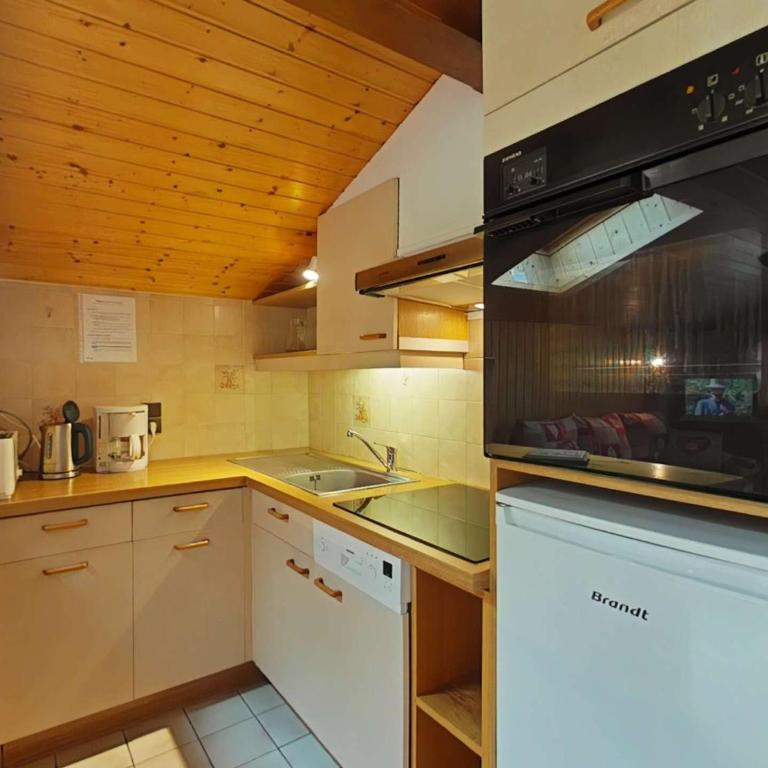 Appartement ensoleillé 2 étoiles, 6 couchages, proche pistes, balcon sud, navette ski - FR-1-241-94 - Apartment (6 Erwachsene) - 7