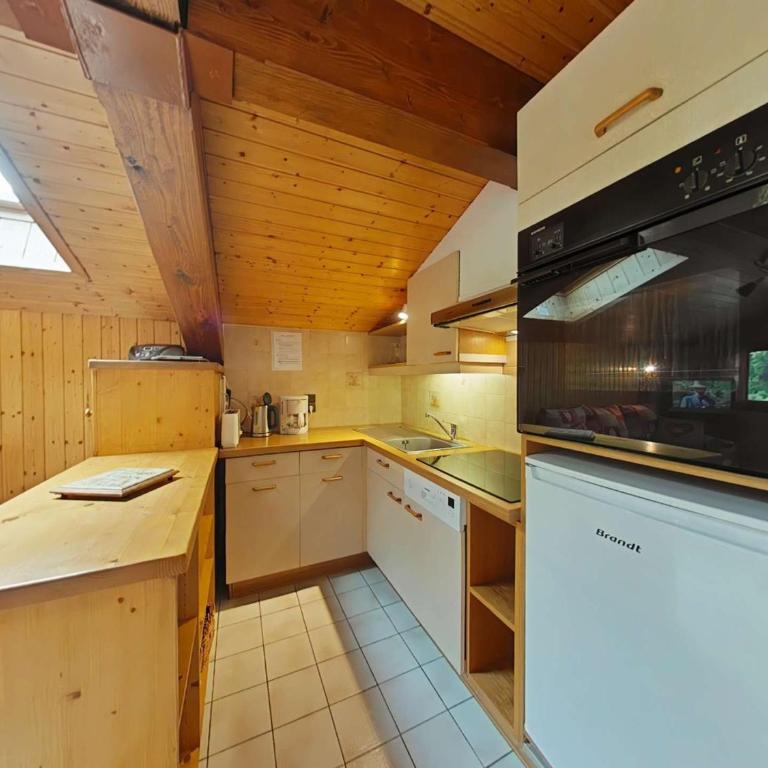 Appartement ensoleillé 2 étoiles, 6 couchages, proche pistes, balcon sud, navette ski - FR-1-241-94 - Apartment (6 Erwachsene) - 8