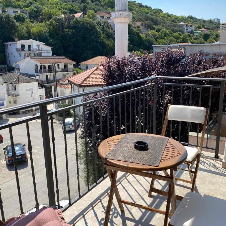 Guesthouse Nesa - Dvokrevetna Soba sa Bračnim Krevetom i Balkonom - 4