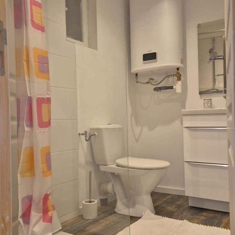 Sanary sur mer Location maison plein pied moderne 4 personnes bel espace extérieur entièrement clôturé parking gratuit à 7 minutes centre ville en voiture - Casa con 1 dormitorio - 9