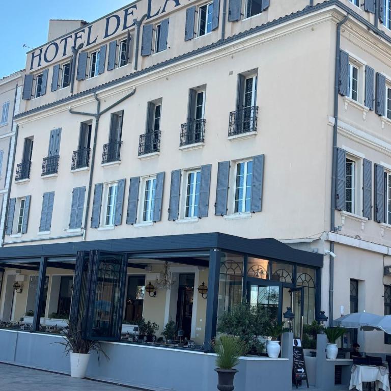 Sanary sur mer Location maison plein pied moderne 4 personnes bel espace extérieur entièrement clôturé parking gratuit à 7 minutes centre ville en voiture - Casa con 1 dormitorio - 23