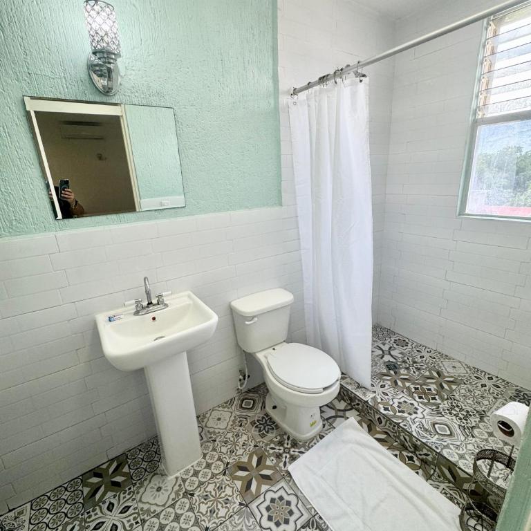 Hotel Farallon Inn Cancún - Deluxe Quadruple Room - 9