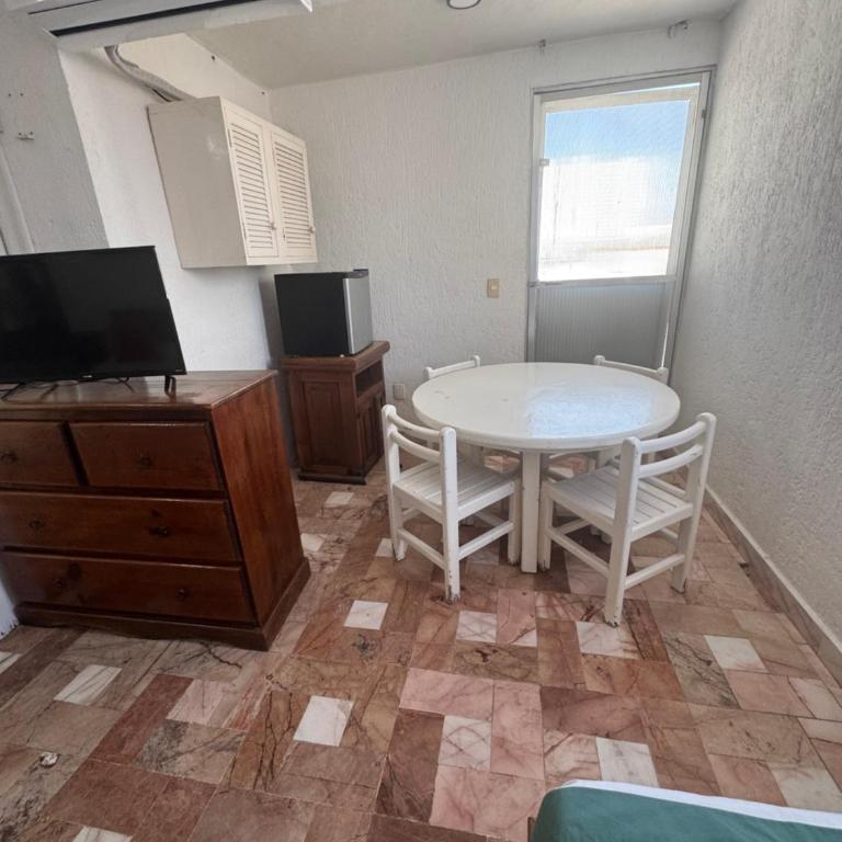 Hotel Farallon Inn Cancún - Family Room with Terrace - 7