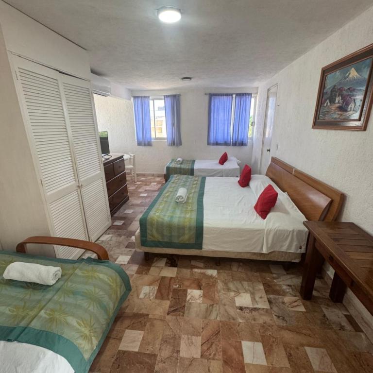 Hotel Farallon Inn Cancún - Family Room with Terrace - 3