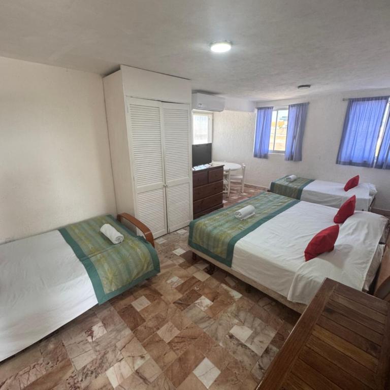 Hotel Farallon Inn Cancún - Family Room with Terrace - 4