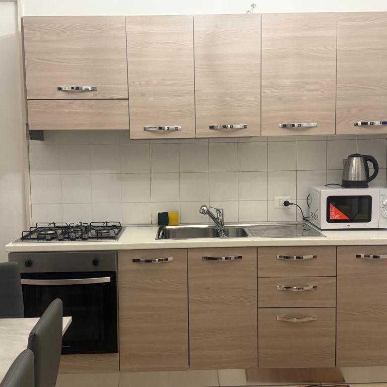 Milan Central Station Bliss - Appartamento con 3 Camere da Letto e con Balcone - 60