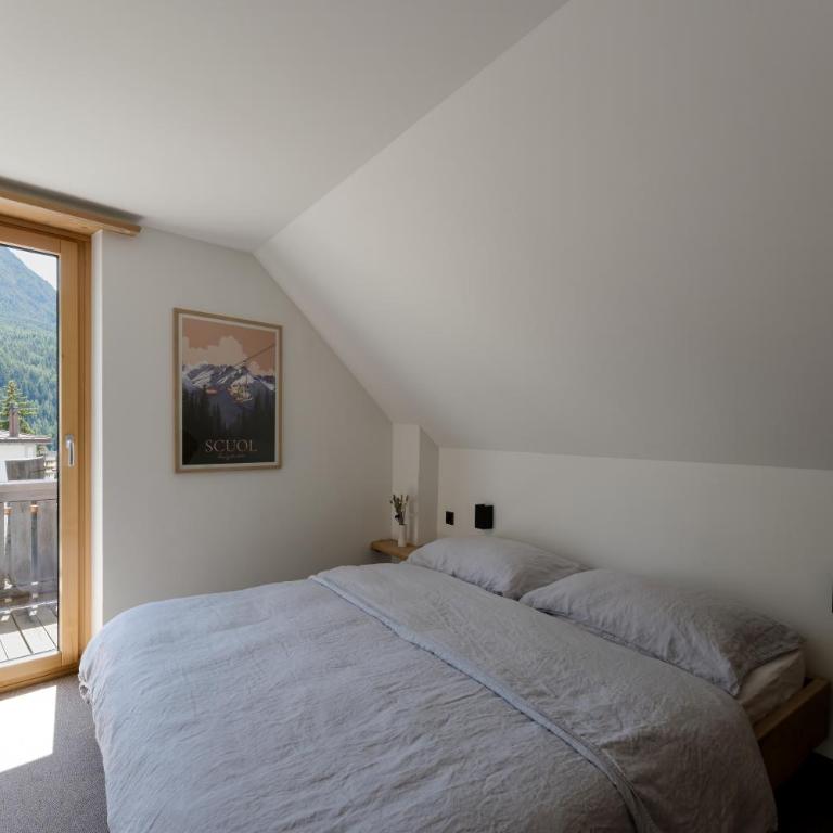 Boutique Hotel ÜJA - Doppelzimmer mit Balkon - 8