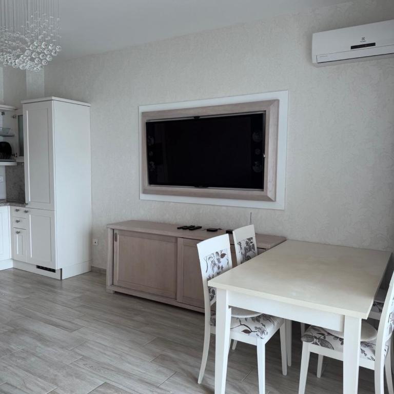 SF Apartments Lux - Two-Bedroom Apartment with Sea View - 19