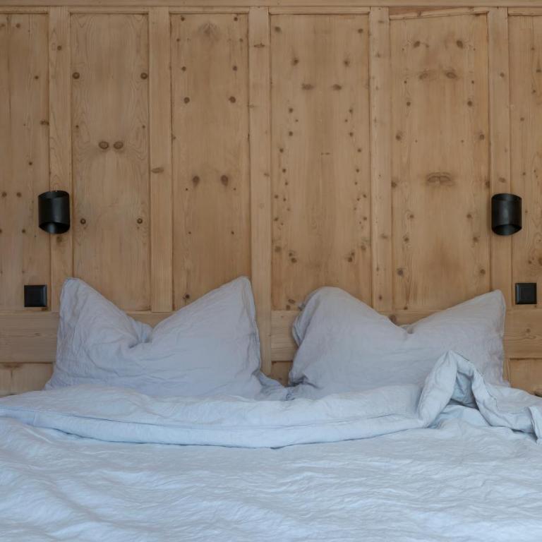 Boutique Hotel ÜJA - Doppelzimmer mit Balkon - 9
