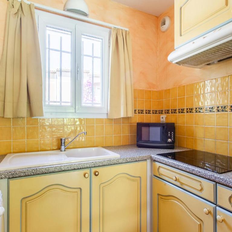 Holiday Home in Arles with Pool & Terrace - Maison de Vacances 2 Chambres - 20