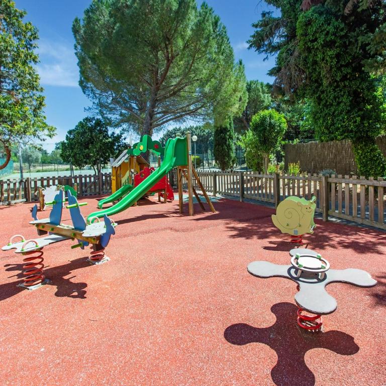 Holiday Home in Arles with Pool & Terrace - Maison de Vacances 2 Chambres - 33