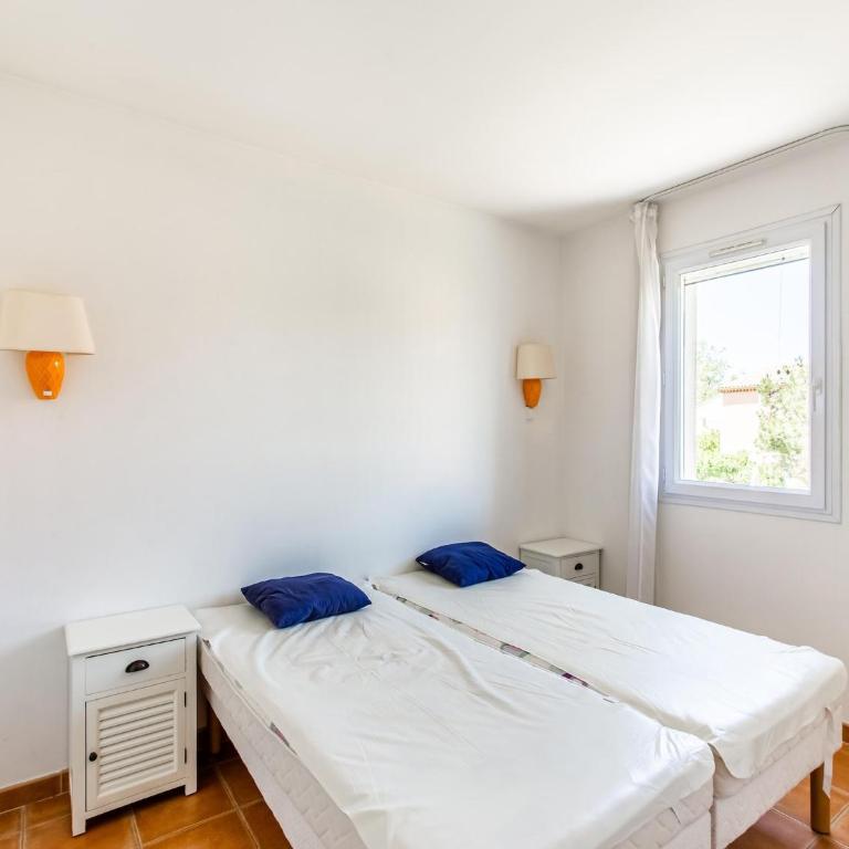 Holiday Home in Arles with Pool & Terrace - Maison de Vacances 2 Chambres - 4
