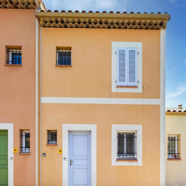 Holiday Home in Arles with Pool & Terrace - Maison de Vacances 2 Chambres - 1