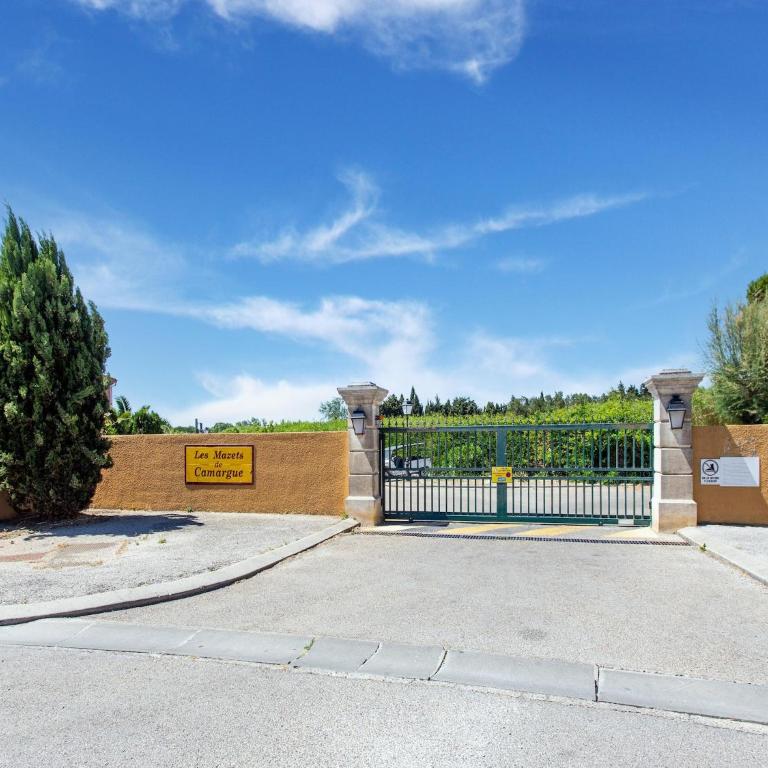 Holiday Home in Arles with Pool & Terrace - Maison de Vacances 2 Chambres - 12