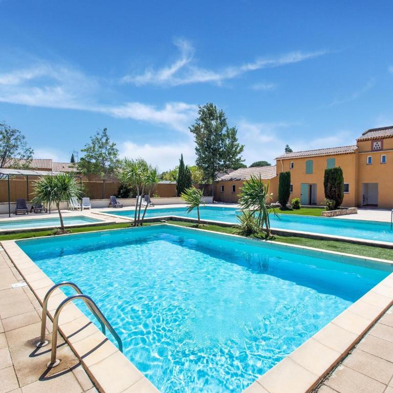 Holiday Home in Arles with Pool & Terrace - Maison de Vacances 2 Chambres - 2