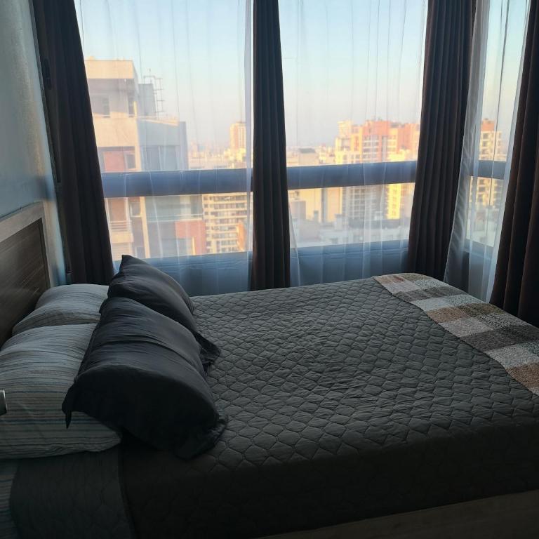 Never Give Up Suites - Apartment with Balcony - 1