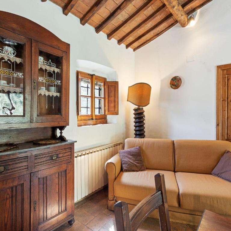 Elegant 2-Bedroom Holiday Home in Tuscan - Two-Bedroom Holiday Home - 13